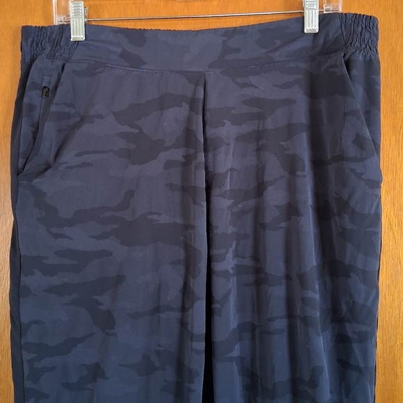 Athleta Brooklyn Textured Jogger Camo Navy Size 16 Tall - Picture 4 of 8